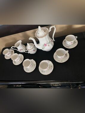 Vintage 17 Piece Walbrzych Poland Porcelain Tea Set